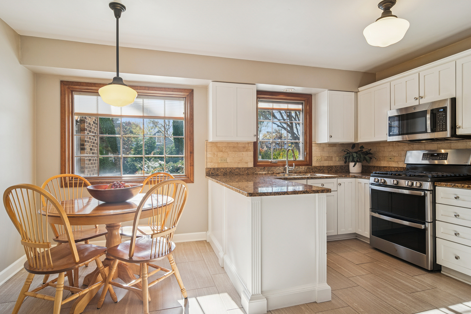 9 E Lillian Avenue, Arlington Heights, IL 60004