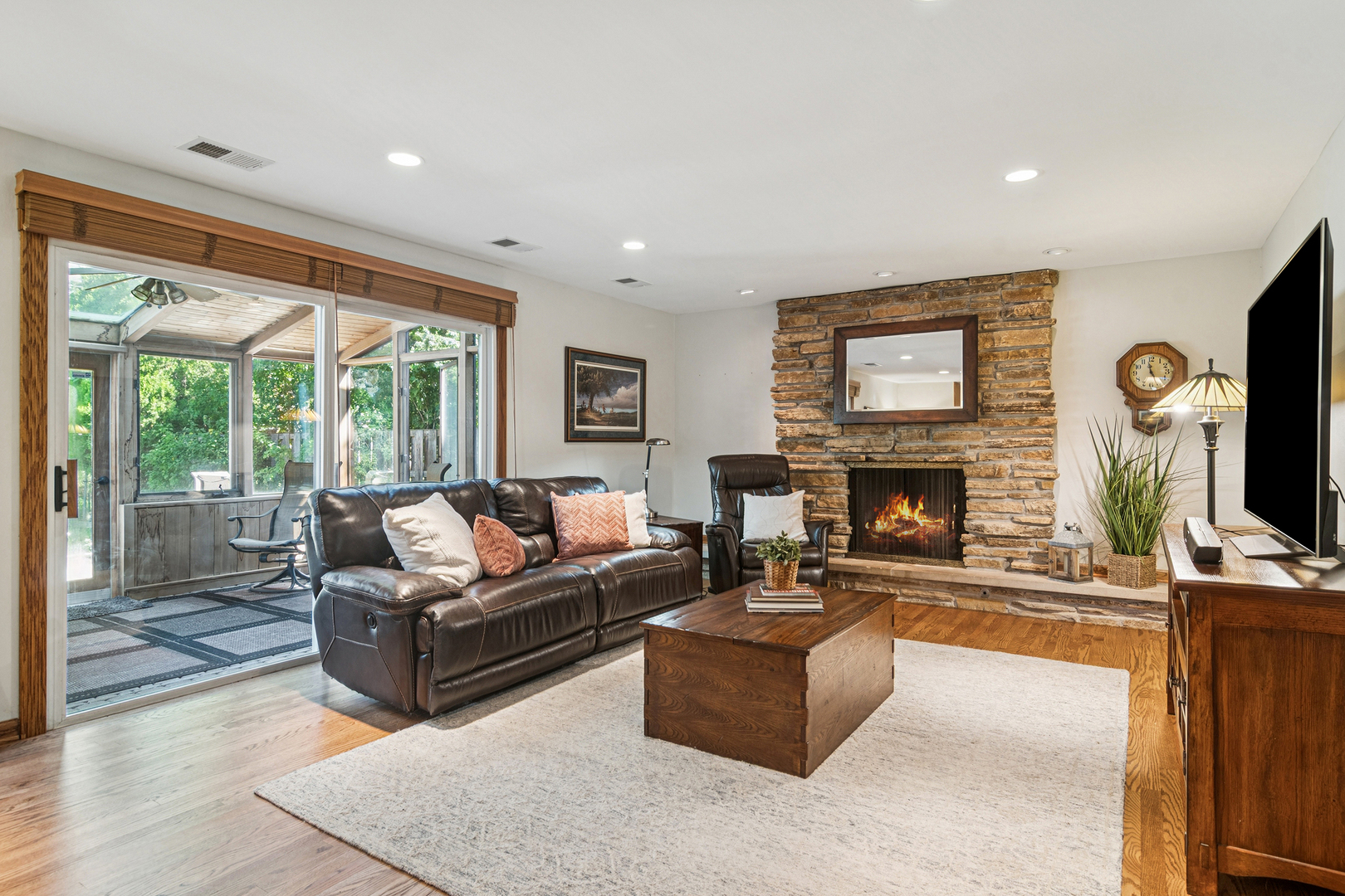 1102 E Waverly Drive, Arlington Heights, IL 60004