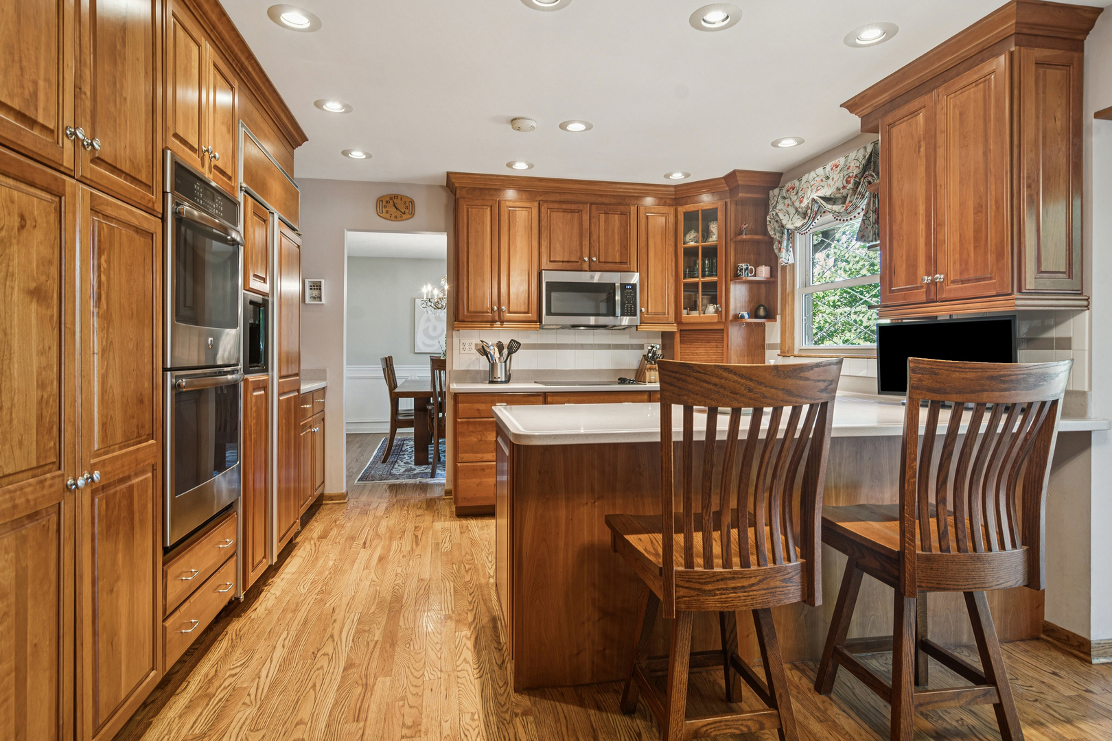 1102 E Waverly Drive, Arlington Heights, IL 60004