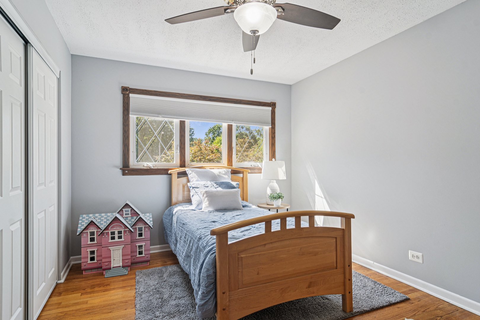 1102 E Waverly Drive, Arlington Heights, IL 60004