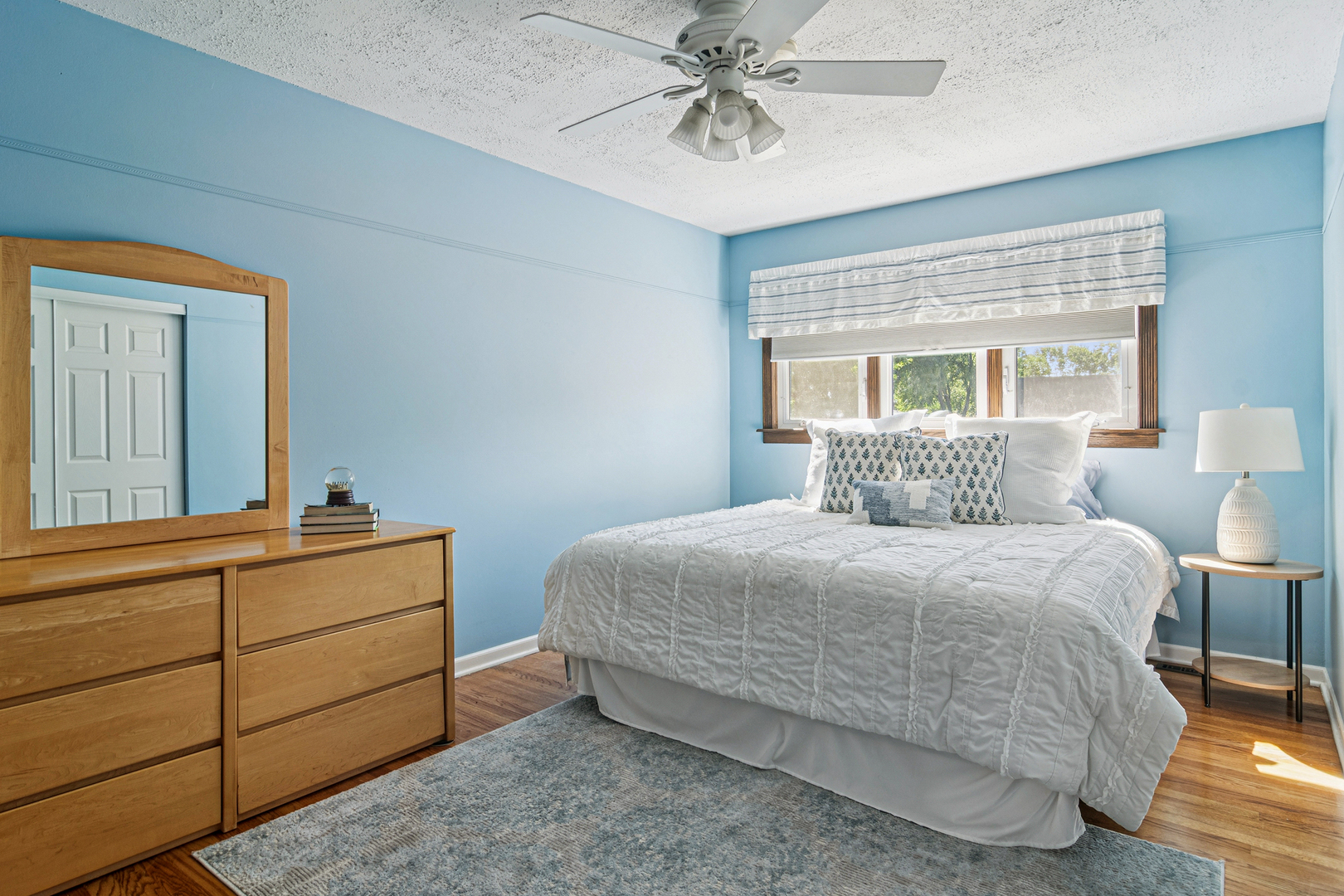 1102 E Waverly Drive, Arlington Heights, IL 60004