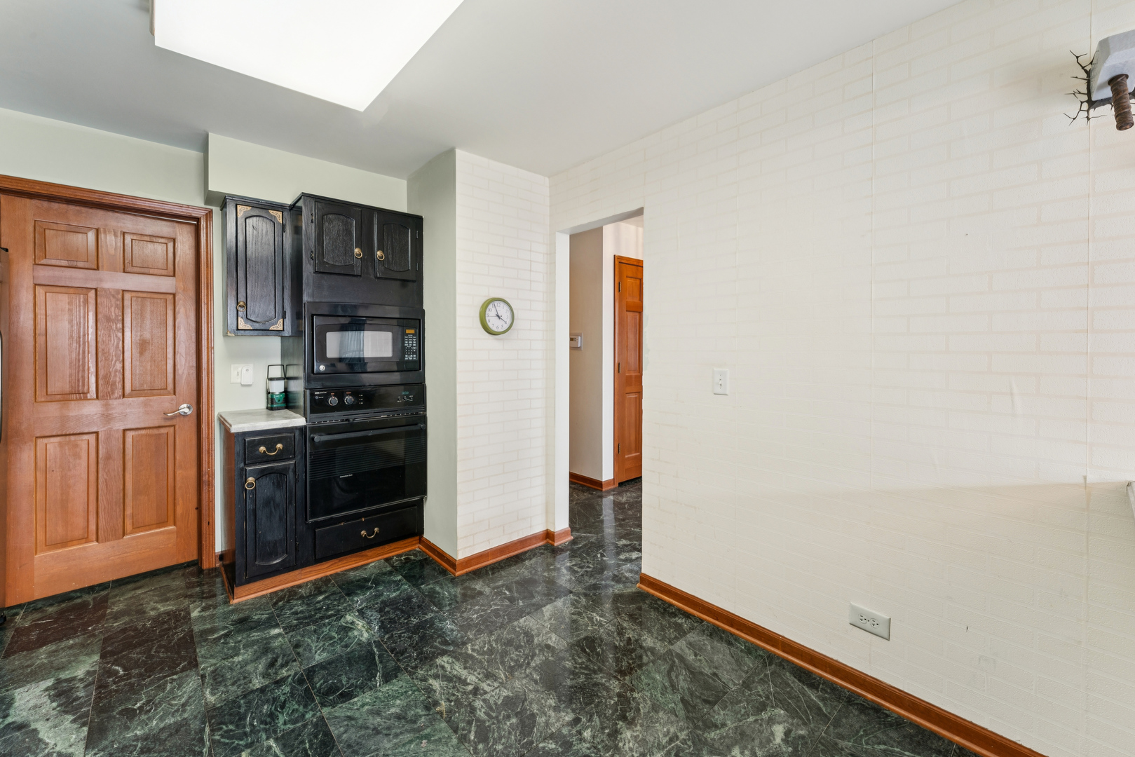 2239 Seaver Lane, Hoffman Estates, IL 60169