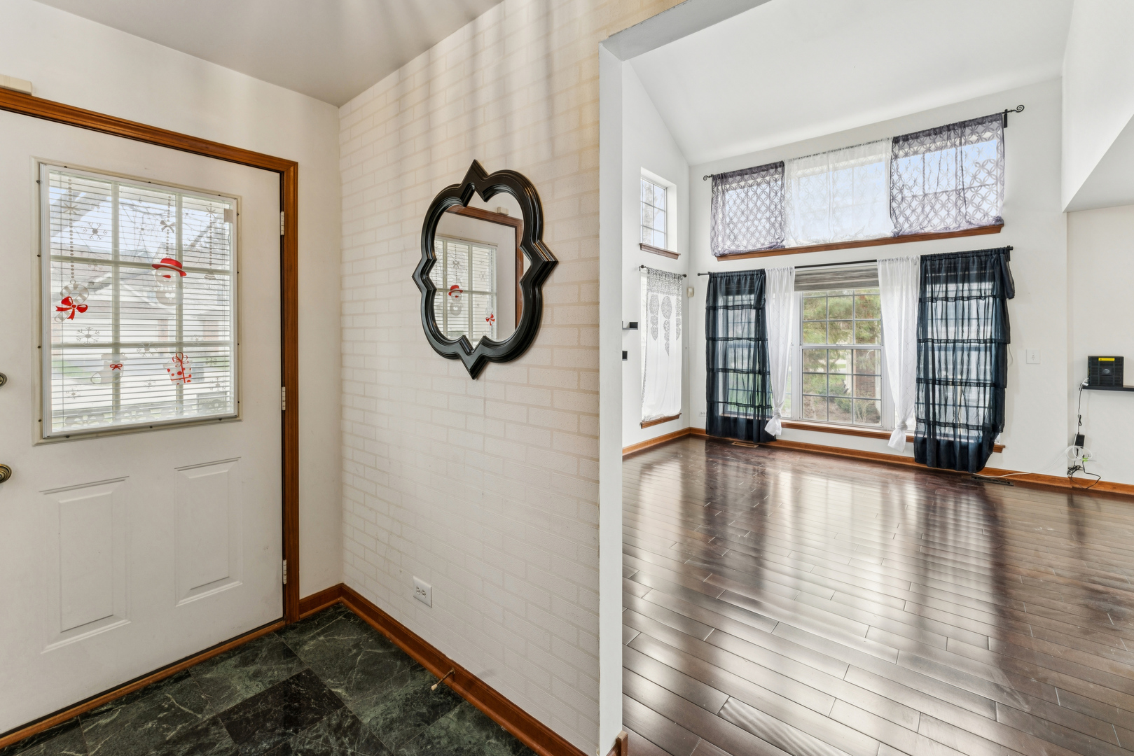 2239 Seaver Lane, Hoffman Estates, IL 60169