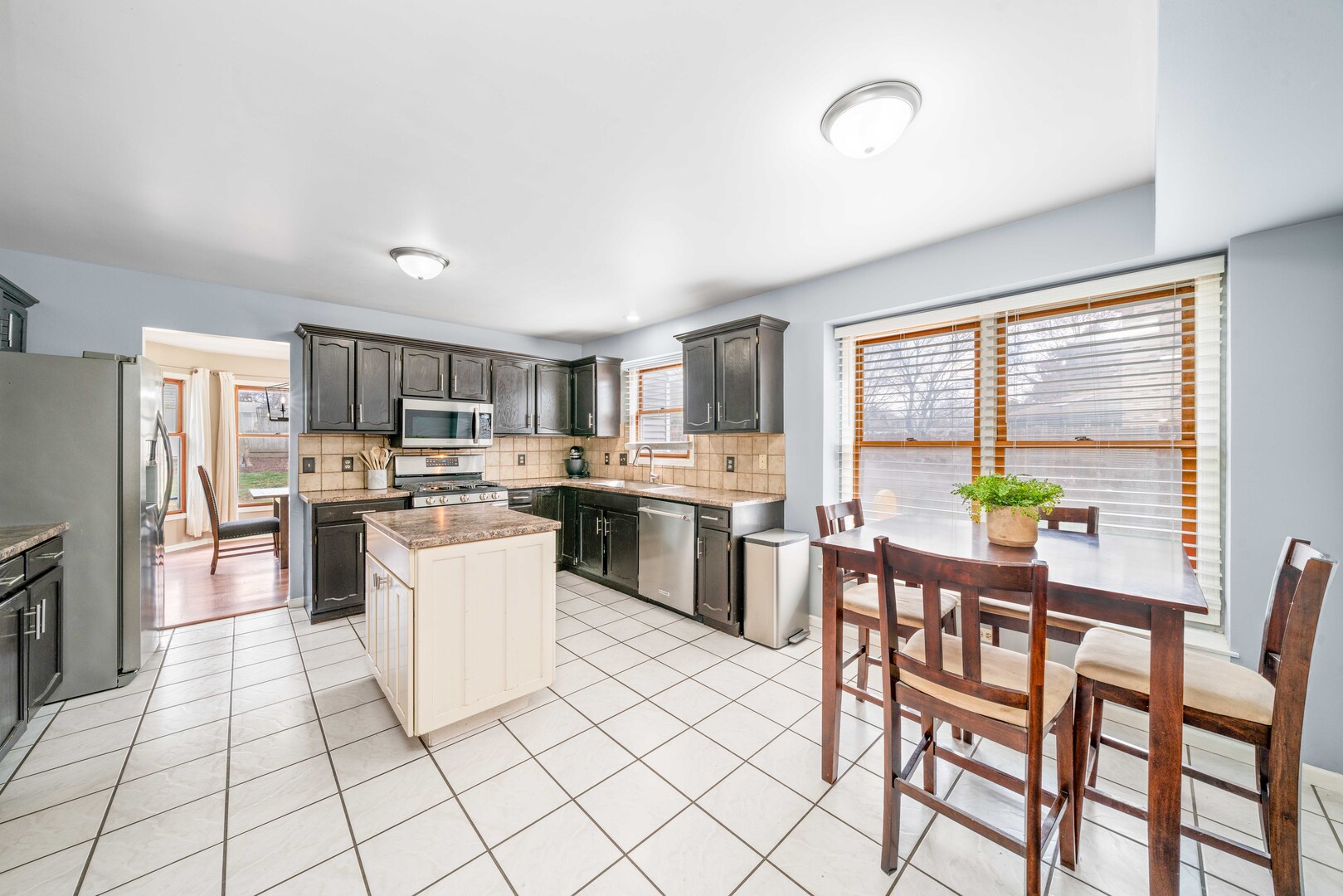 174 Edgewater Court, Montgomery, IL 60538