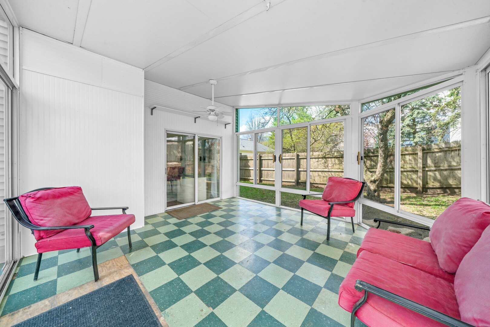 174 Edgewater Court, Montgomery, IL 60538