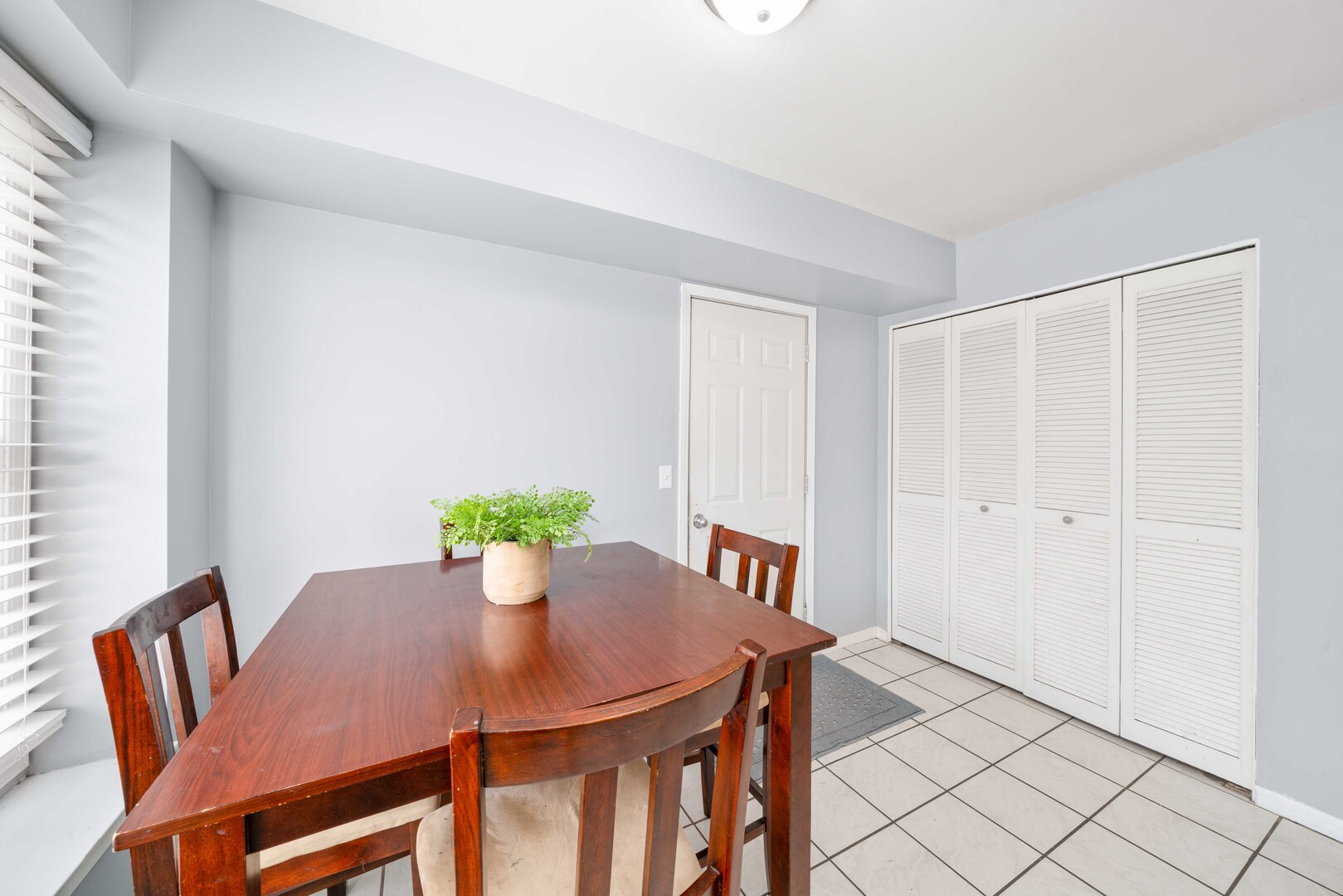 174 Edgewater Court, Montgomery, IL 60538