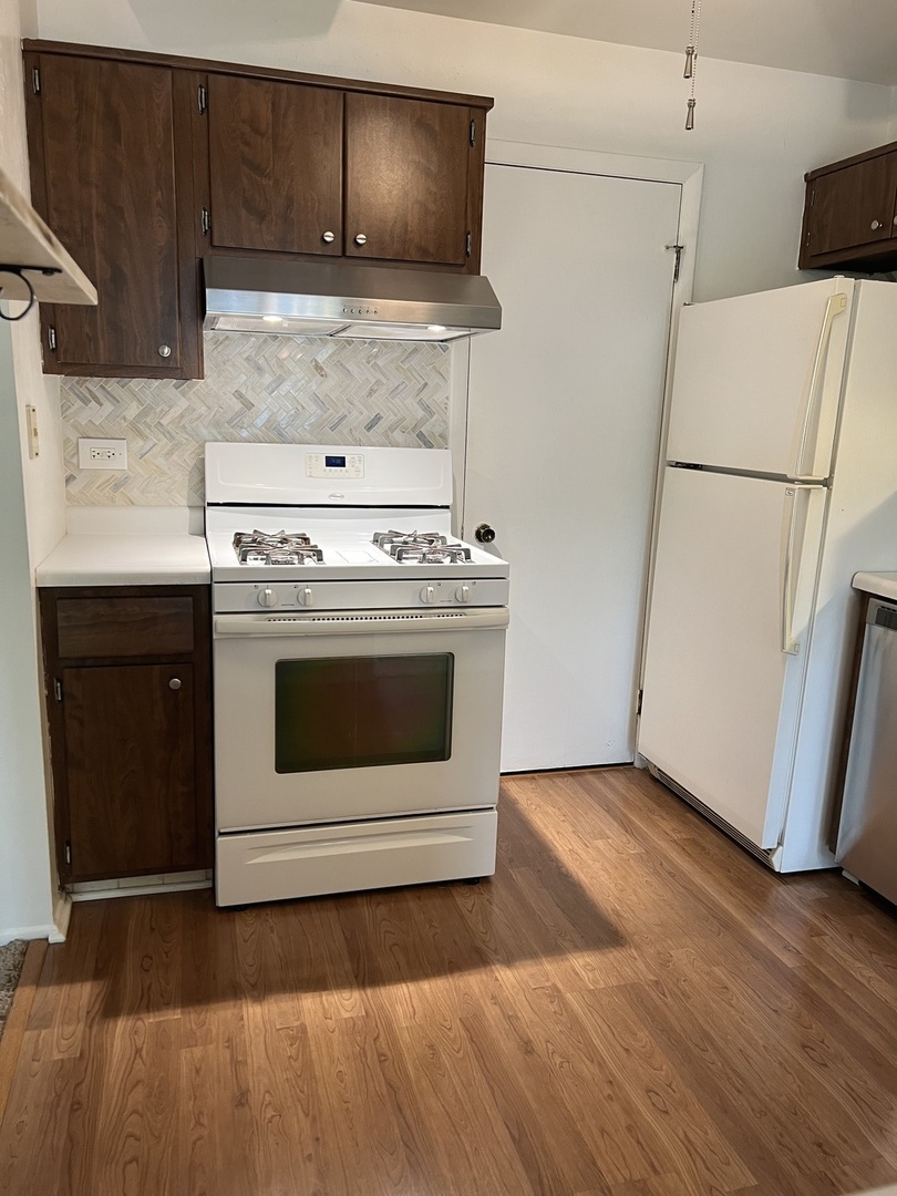 225 Deerpath Court #C2, Schaumburg, IL 60193