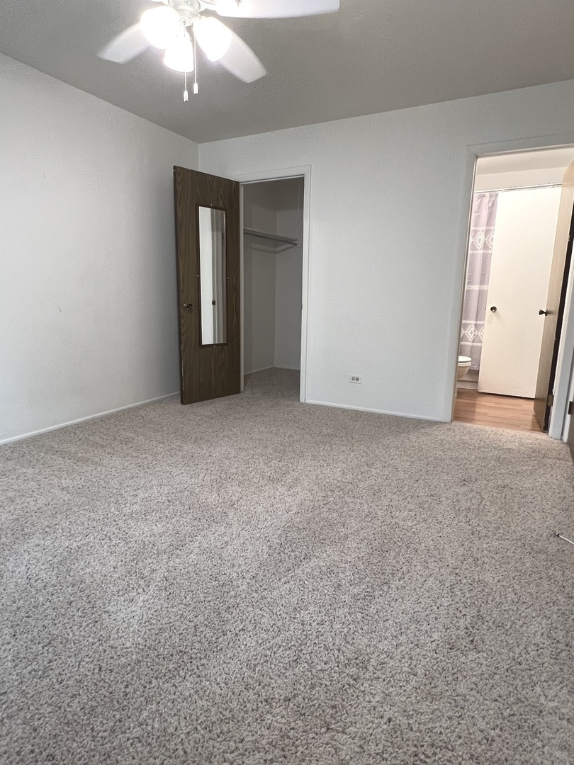 225 Deerpath Court #C2, Schaumburg, IL 60193