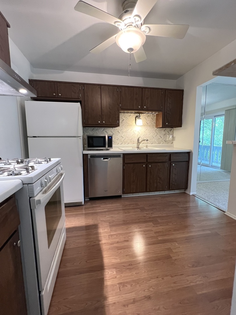 225 Deerpath Court #C2, Schaumburg, IL 60193