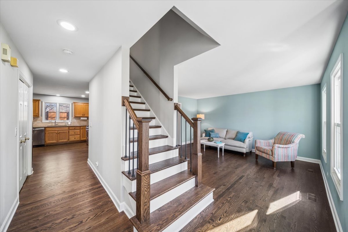 1239 Thackery Court, Naperville, IL 60564