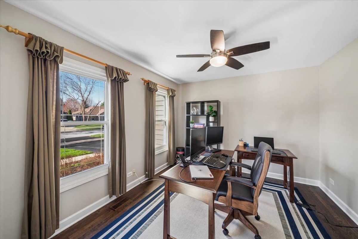 1239 Thackery Court, Naperville, IL 60564