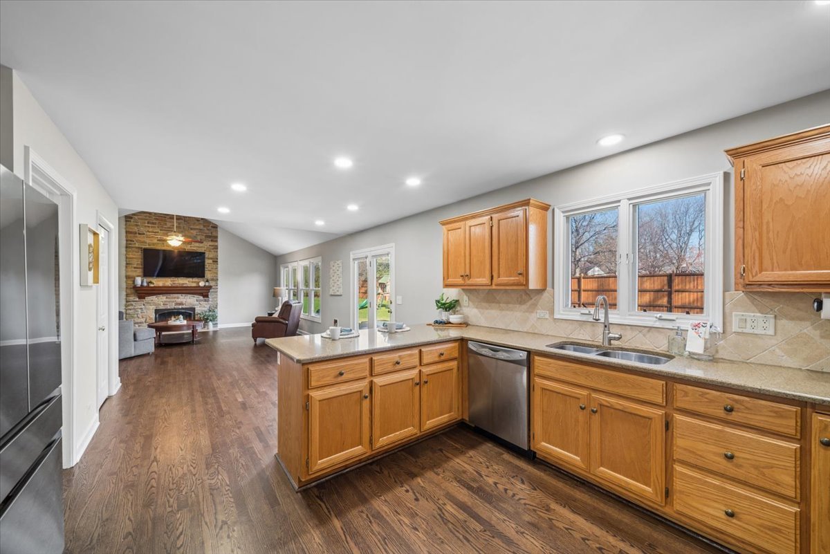 1239 Thackery Court, Naperville, IL 60564