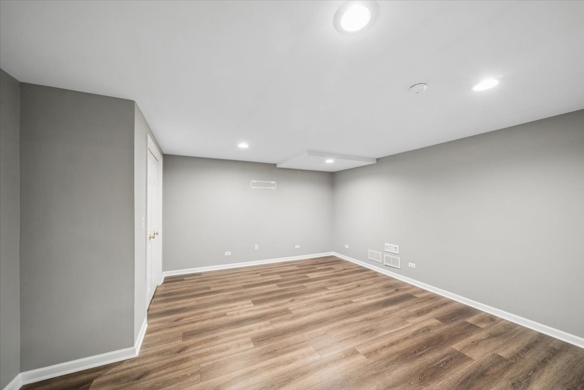 1239 Thackery Court, Naperville, IL 60564