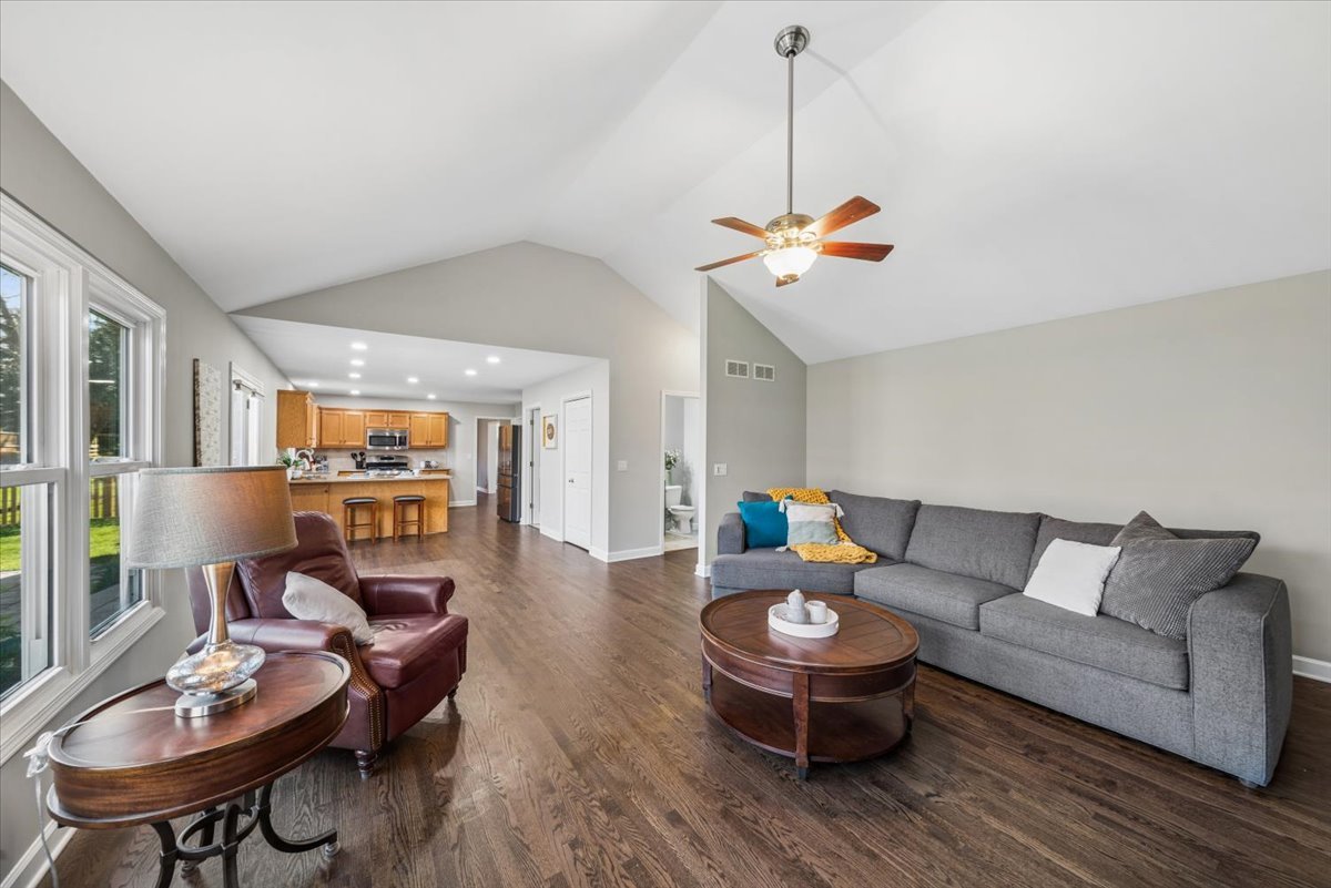 1239 Thackery Court, Naperville, IL 60564