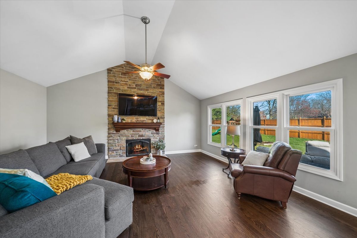 1239 Thackery Court, Naperville, IL 60564