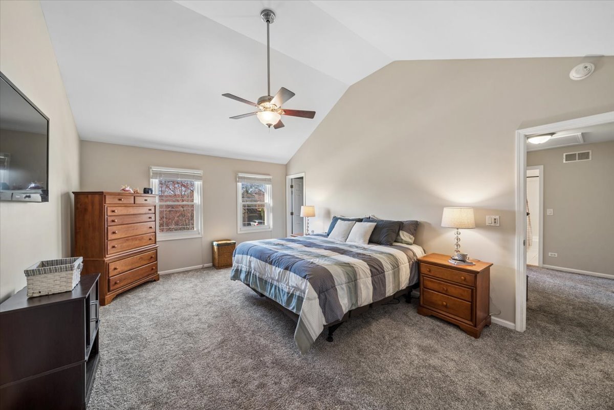 1239 Thackery Court, Naperville, IL 60564