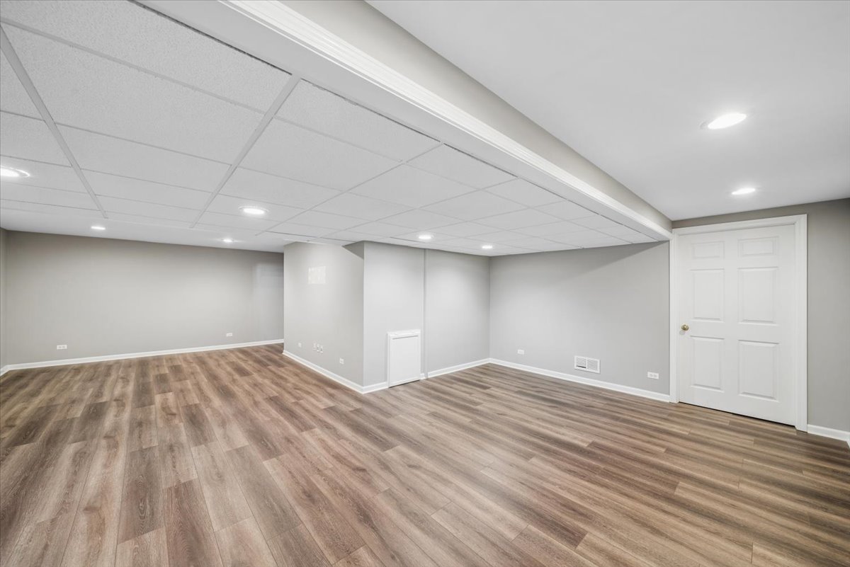 1239 Thackery Court, Naperville, IL 60564