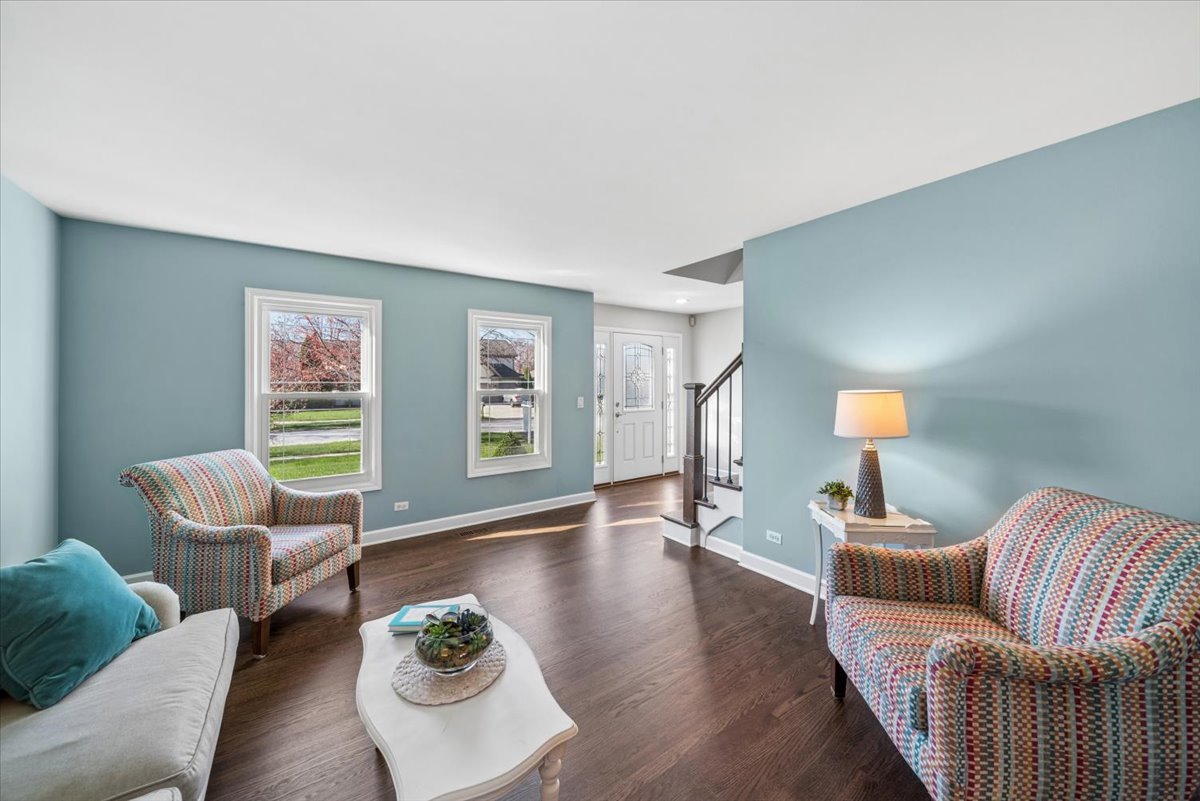 1239 Thackery Court, Naperville, IL 60564