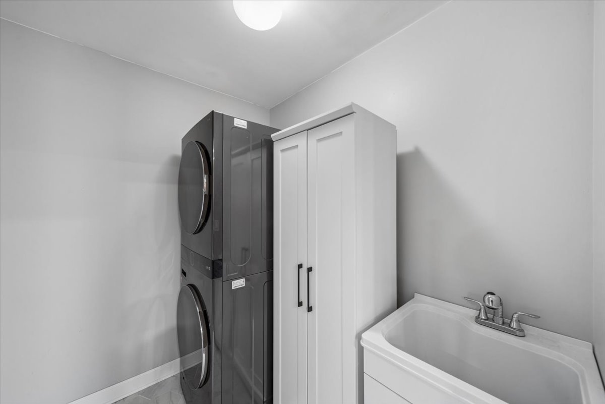 1239 Thackery Court, Naperville, IL 60564