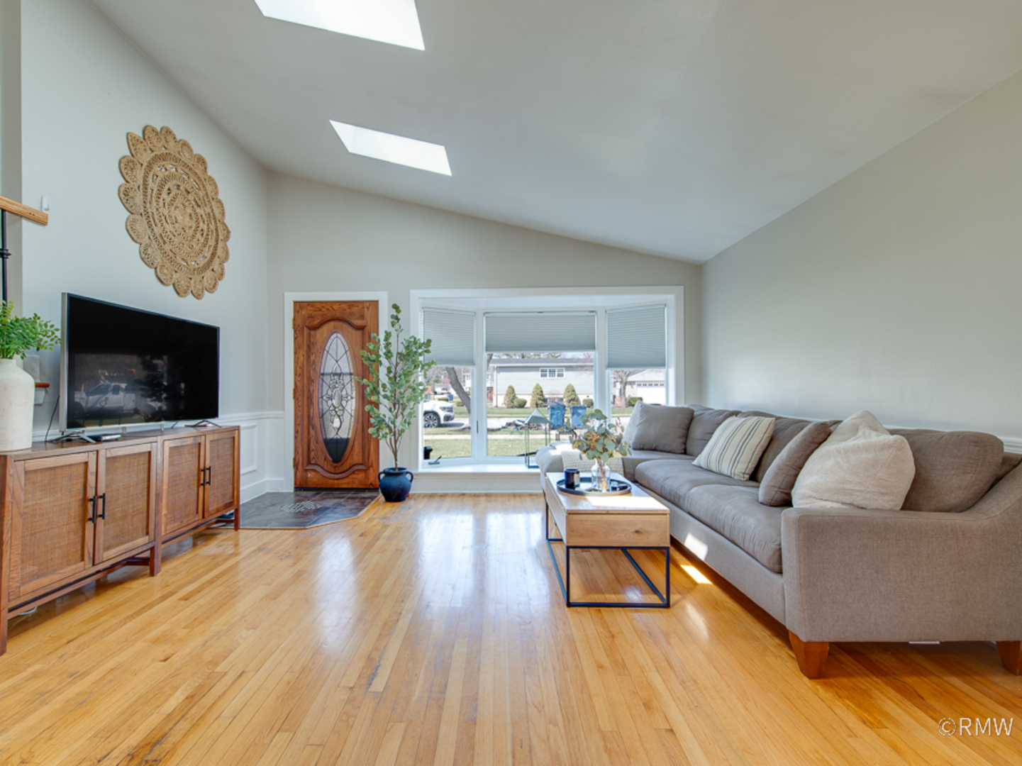 51 W ROZANNE Drive, Addison, IL 60101