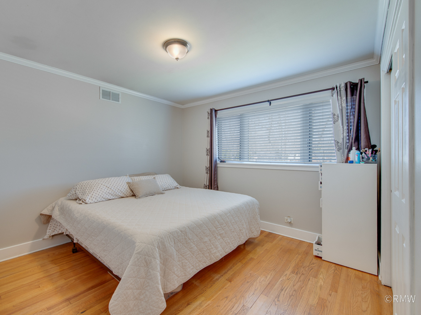 51 W ROZANNE Drive, Addison, IL 60101