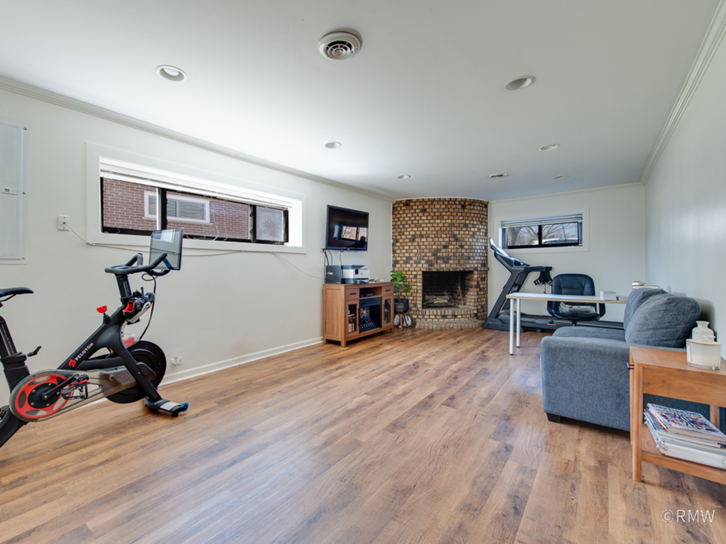 51 W ROZANNE Drive, Addison, IL 60101