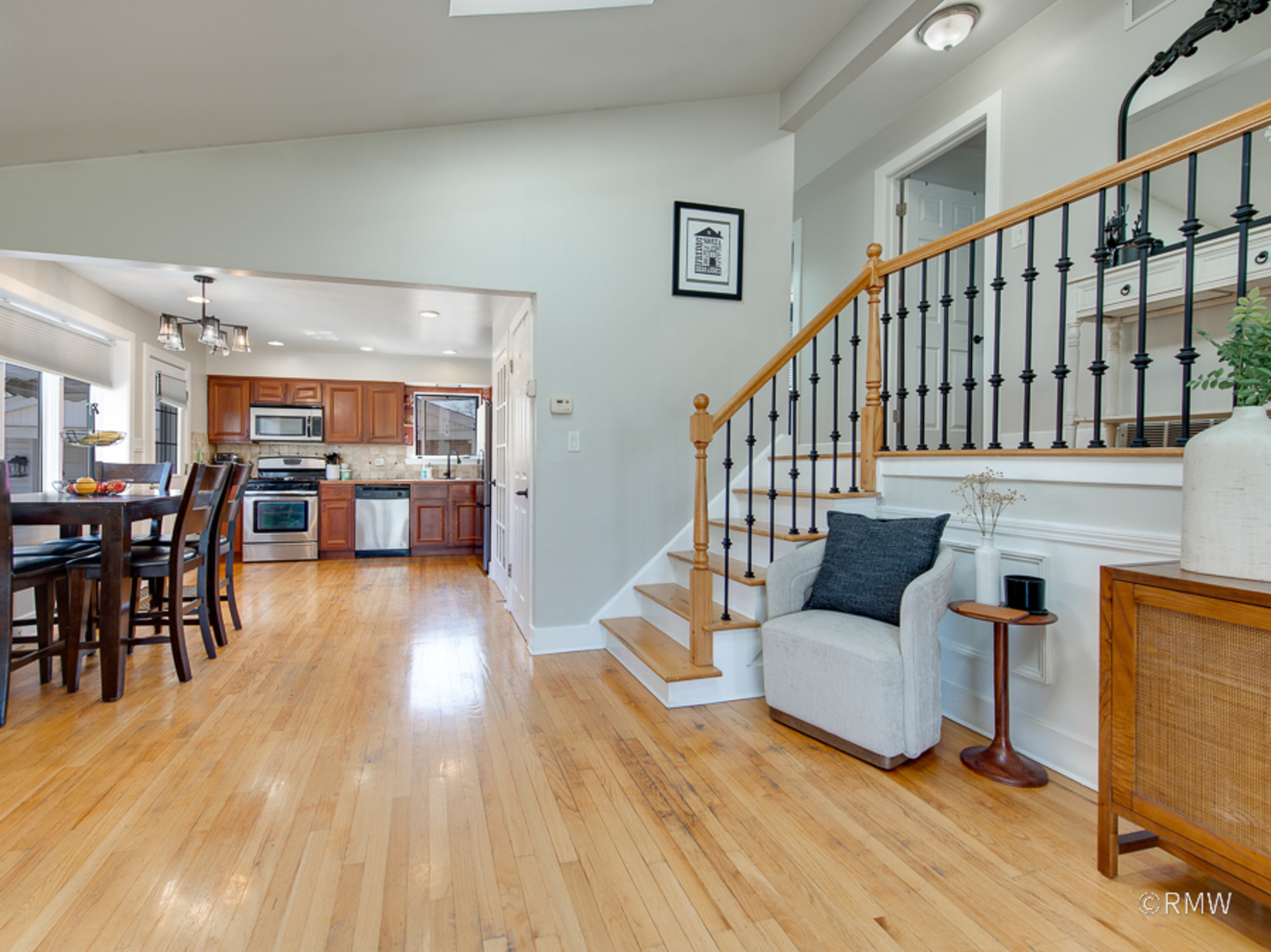 51 W ROZANNE Drive, Addison, IL 60101