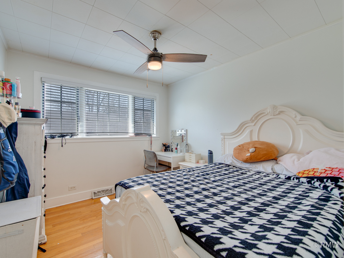 51 W ROZANNE Drive, Addison, IL 60101