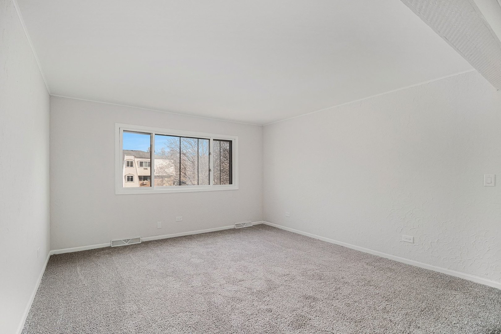 319 Dunning Avenue #3A, West Dundee, IL 60118