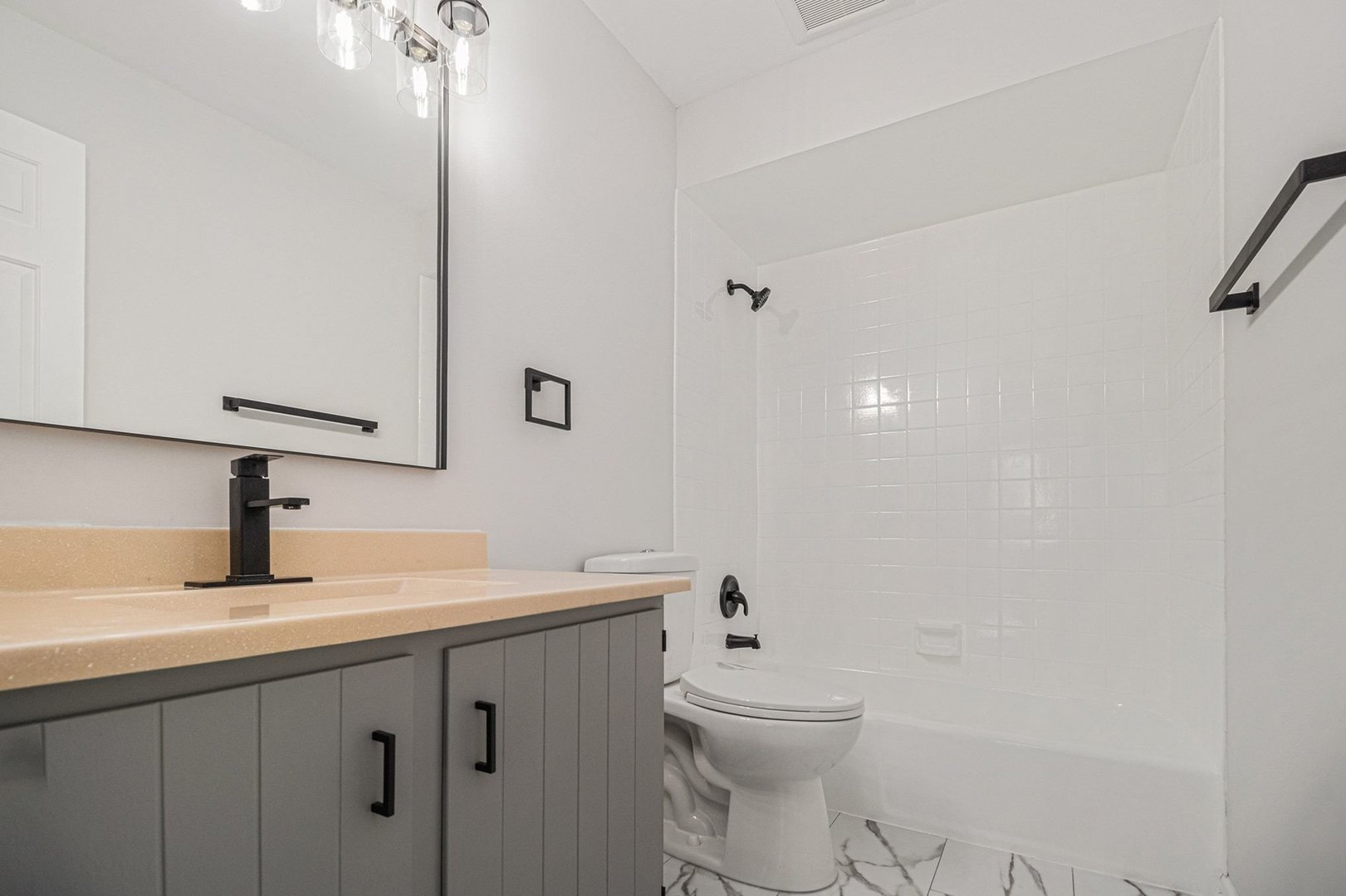 319 Dunning Avenue #3A, West Dundee, IL 60118