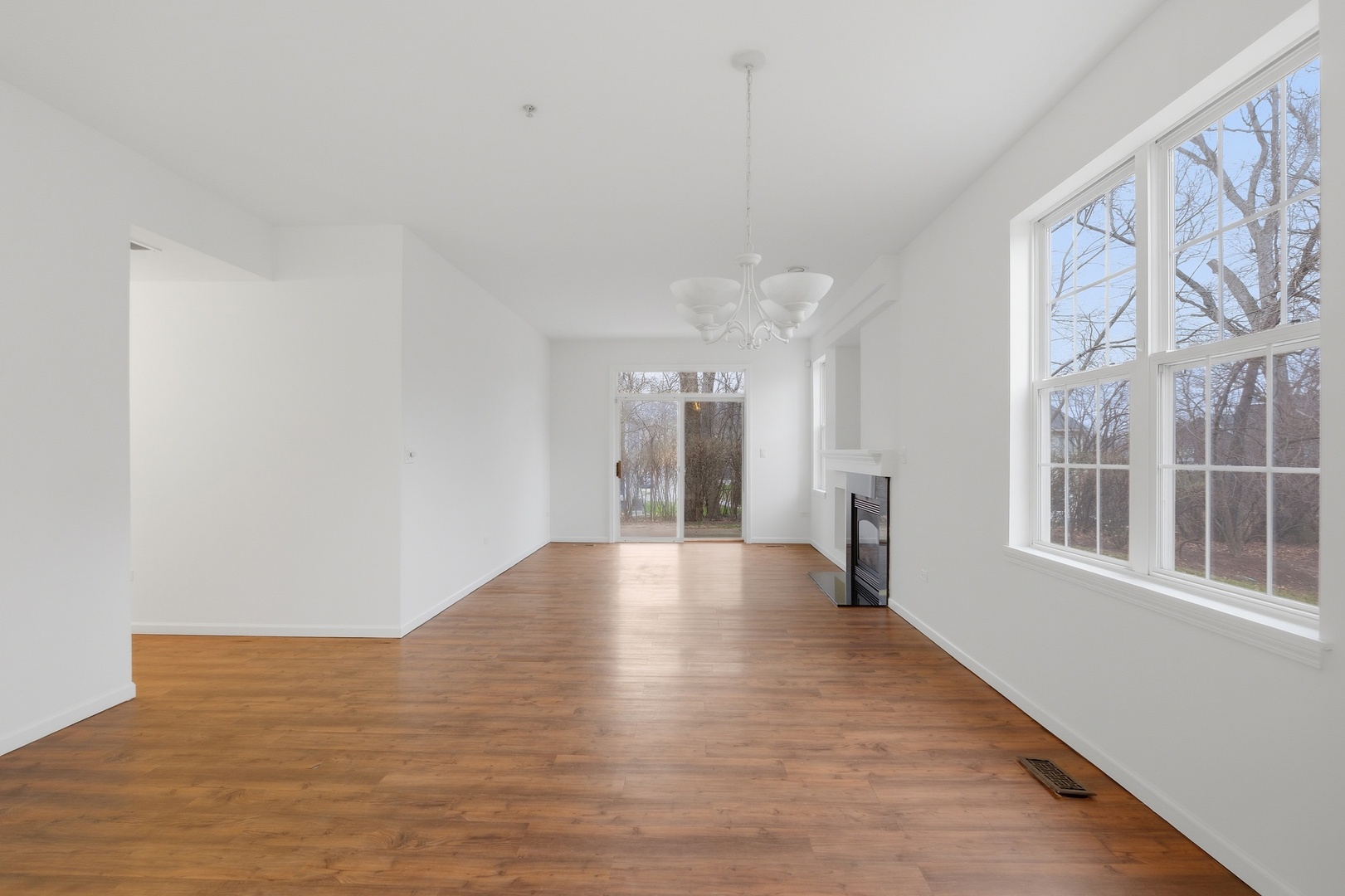 1313 Brookdale Drive, Carpentersville, IL 60110