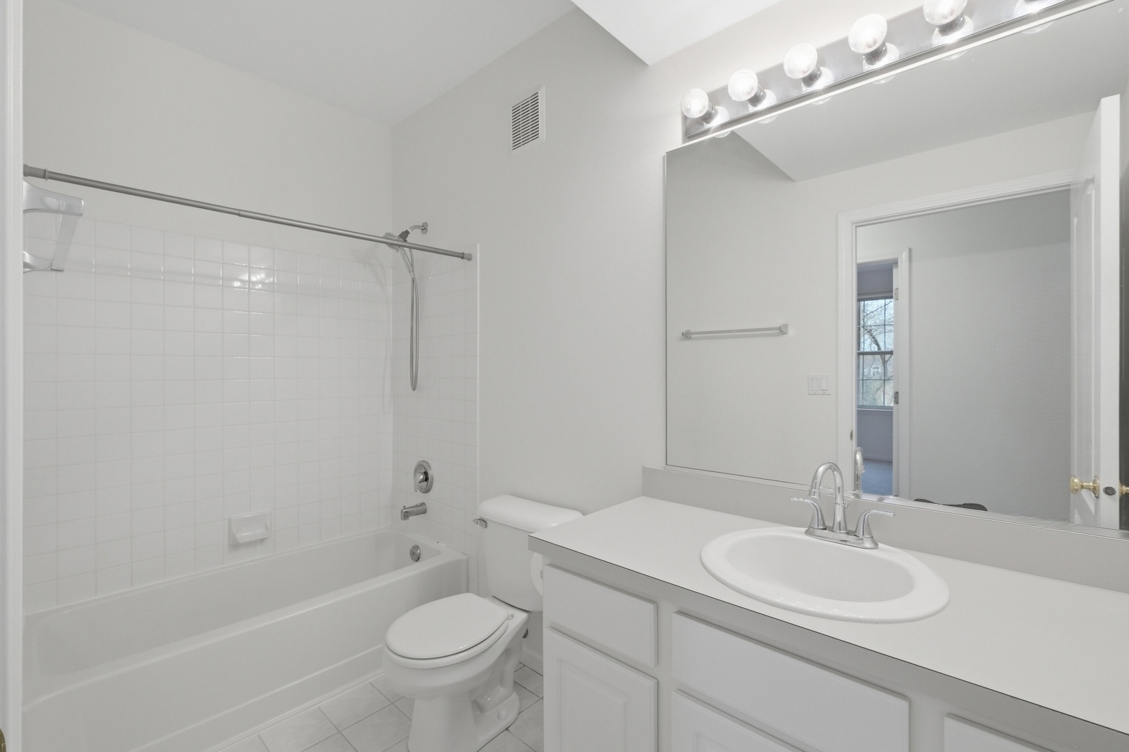 1313 Brookdale Drive, Carpentersville, IL 60110