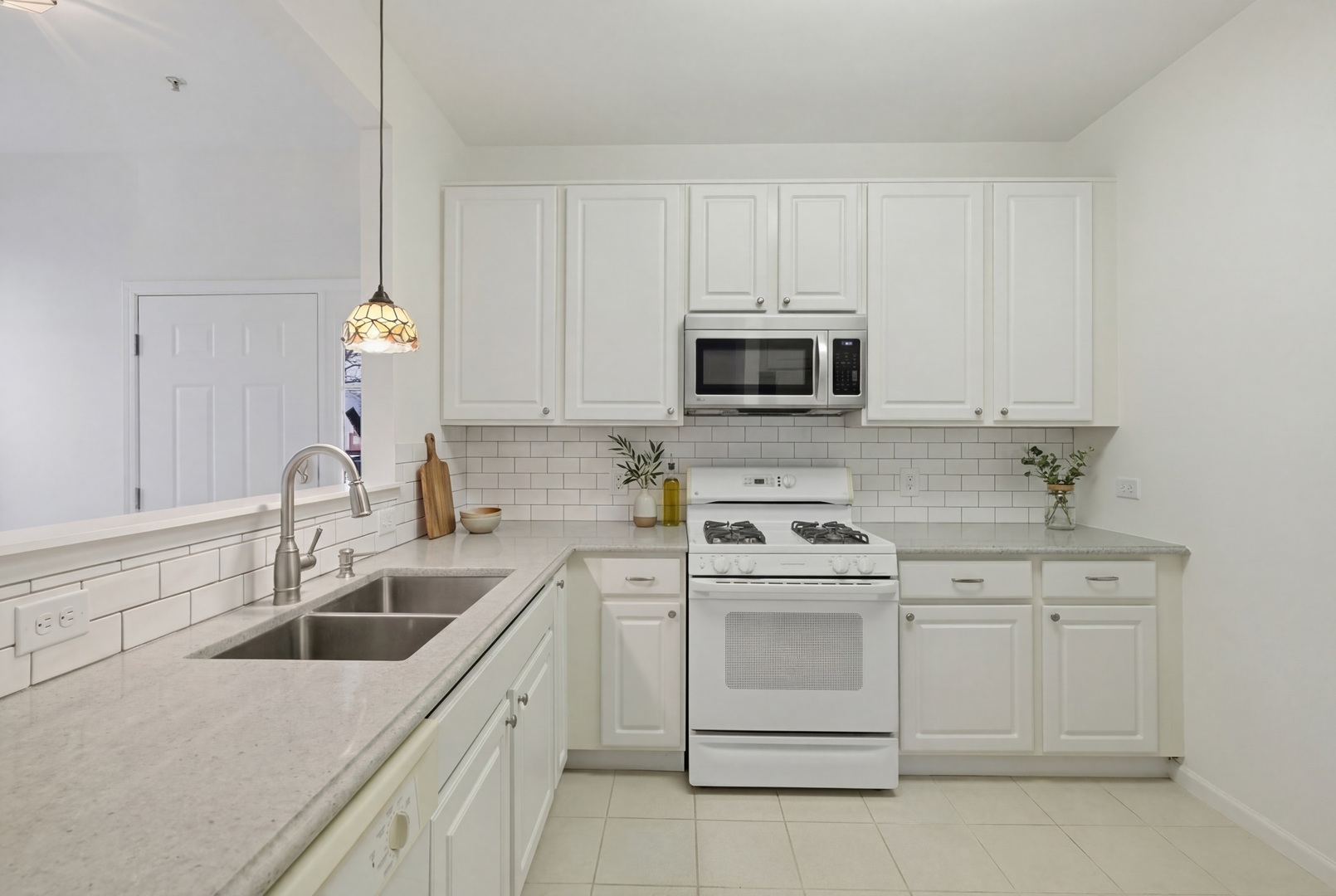 1313 Brookdale Drive, Carpentersville, IL 60110