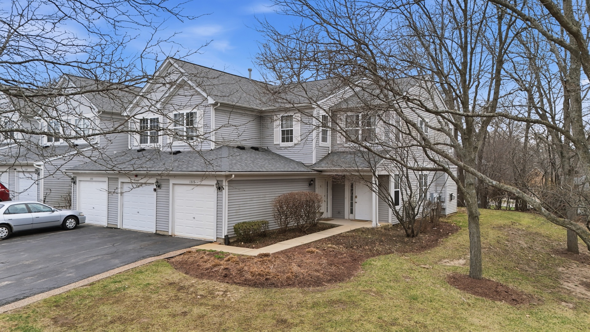 1313 Brookdale Drive, Carpentersville, IL 60110