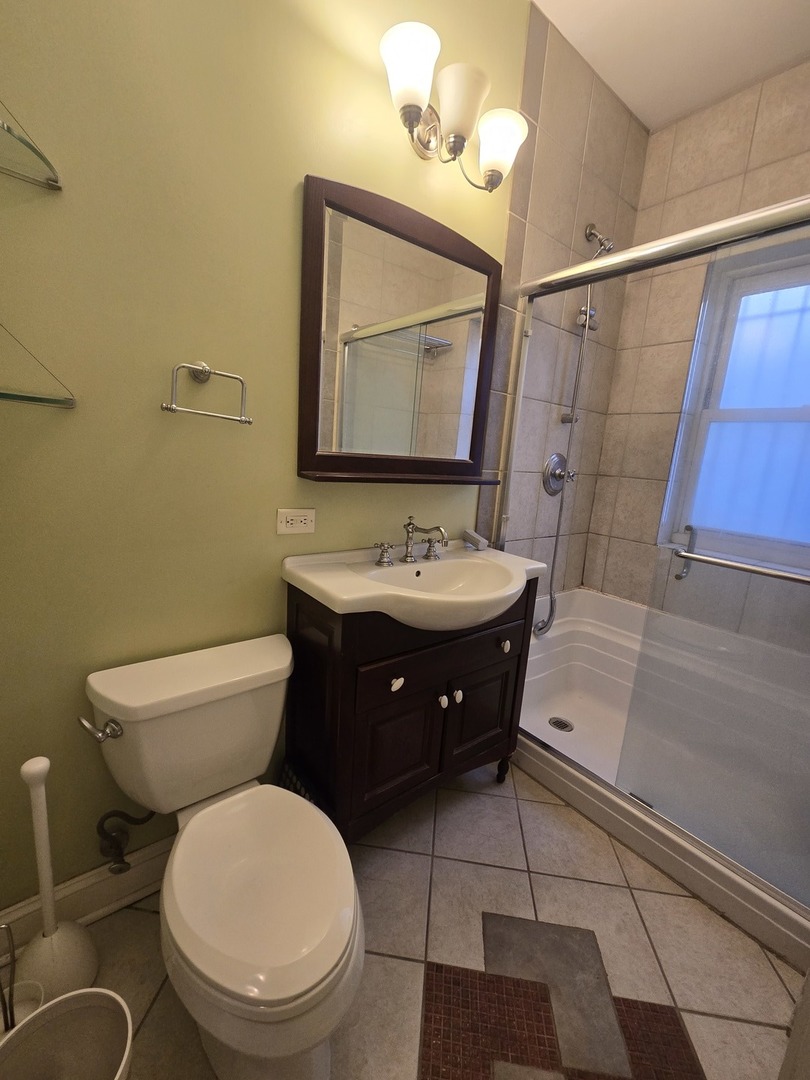 548 W Brompton Avenue #1E, Chicago, IL 60657