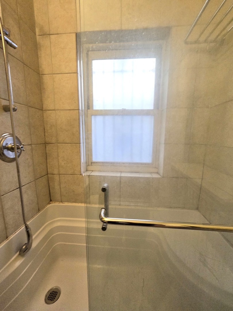 548 W Brompton Avenue #1E, Chicago, IL 60657