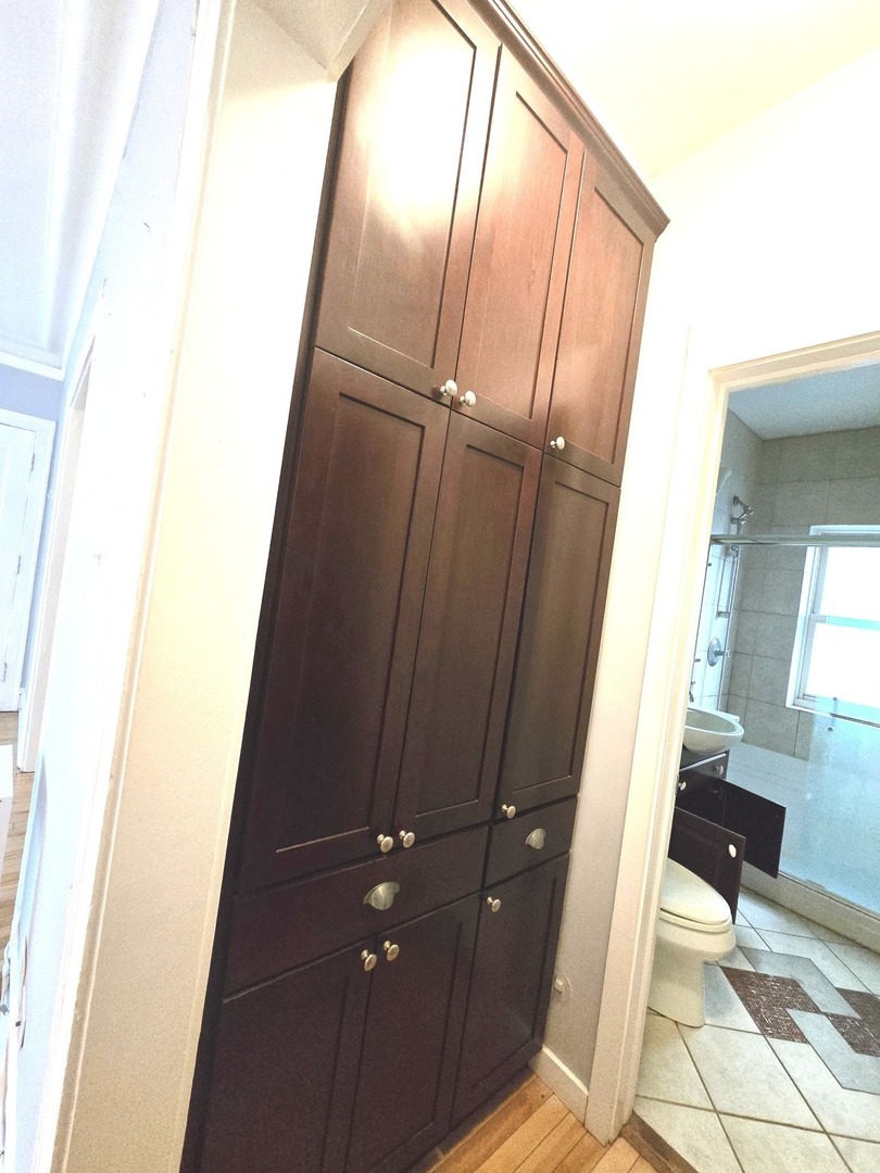 548 W Brompton Avenue #1E, Chicago, IL 60657