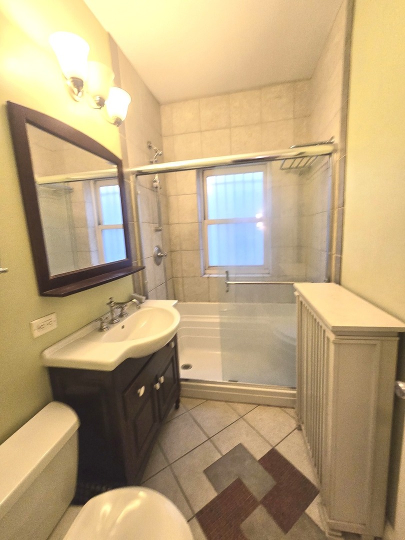 548 W Brompton Avenue #1E, Chicago, IL 60657