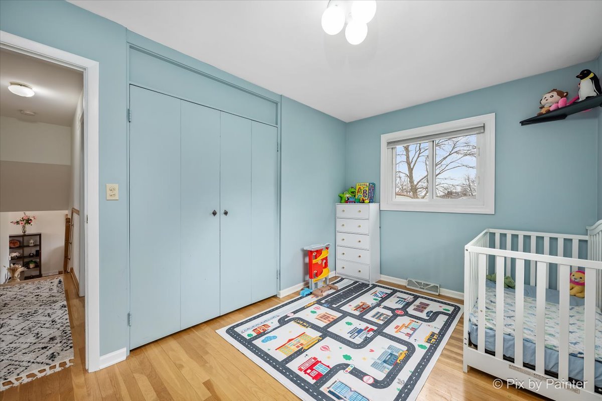 458 N 5th Avenue, Des Plaines, IL 60016