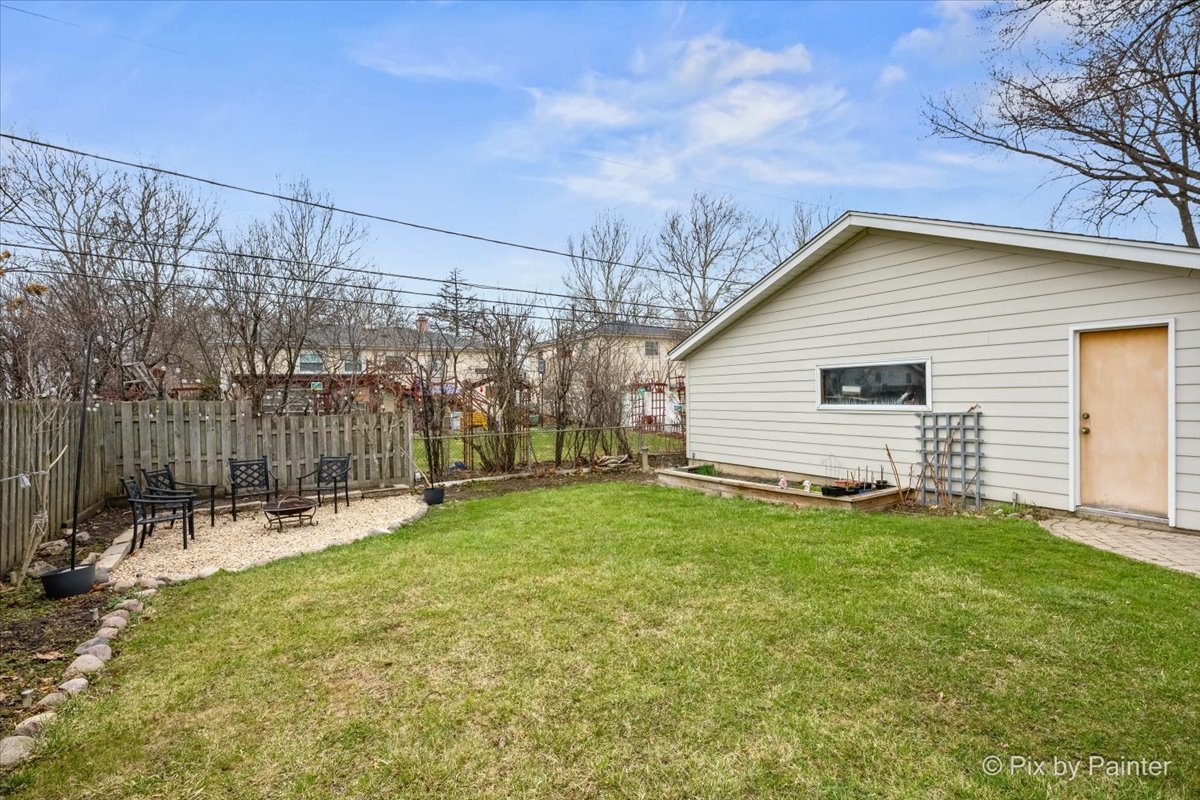 458 N 5th Avenue, Des Plaines, IL 60016