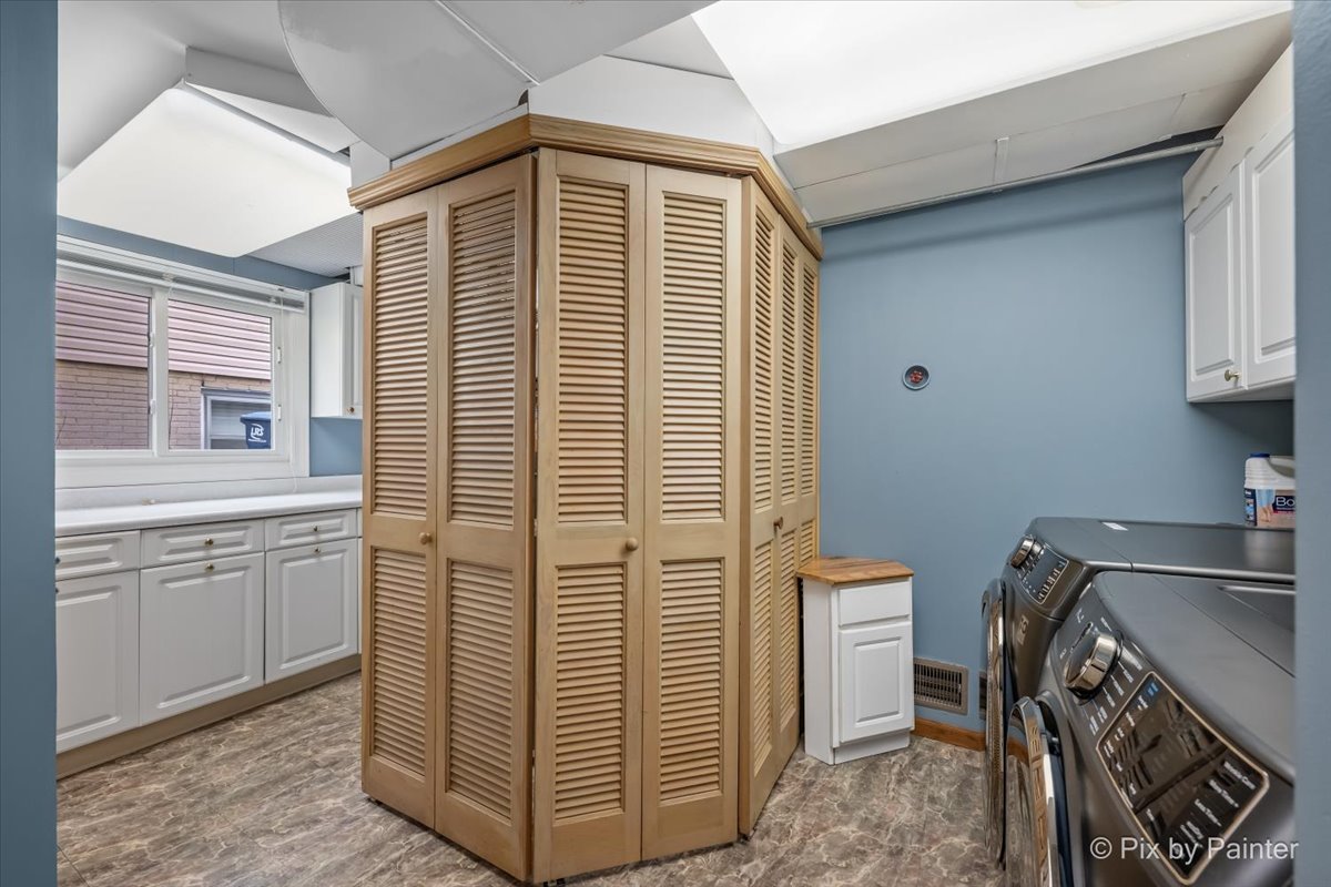 458 N 5th Avenue, Des Plaines, IL 60016