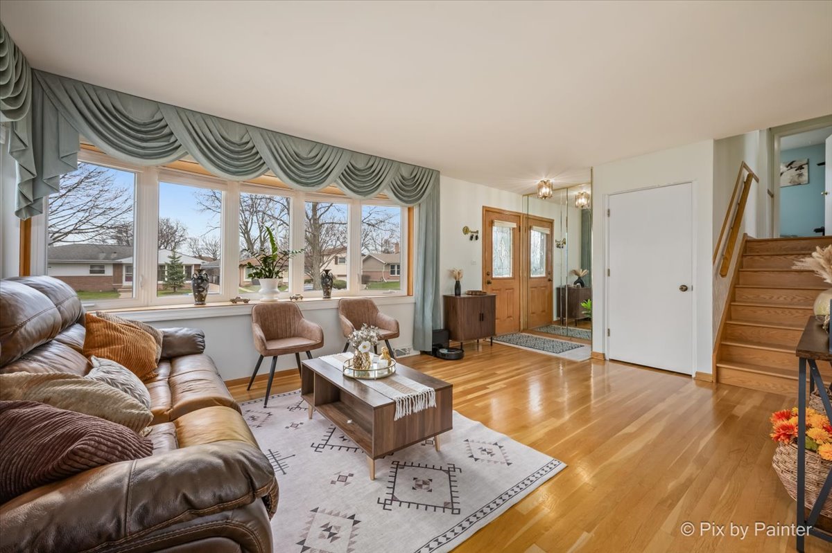 458 N 5th Avenue, Des Plaines, IL 60016