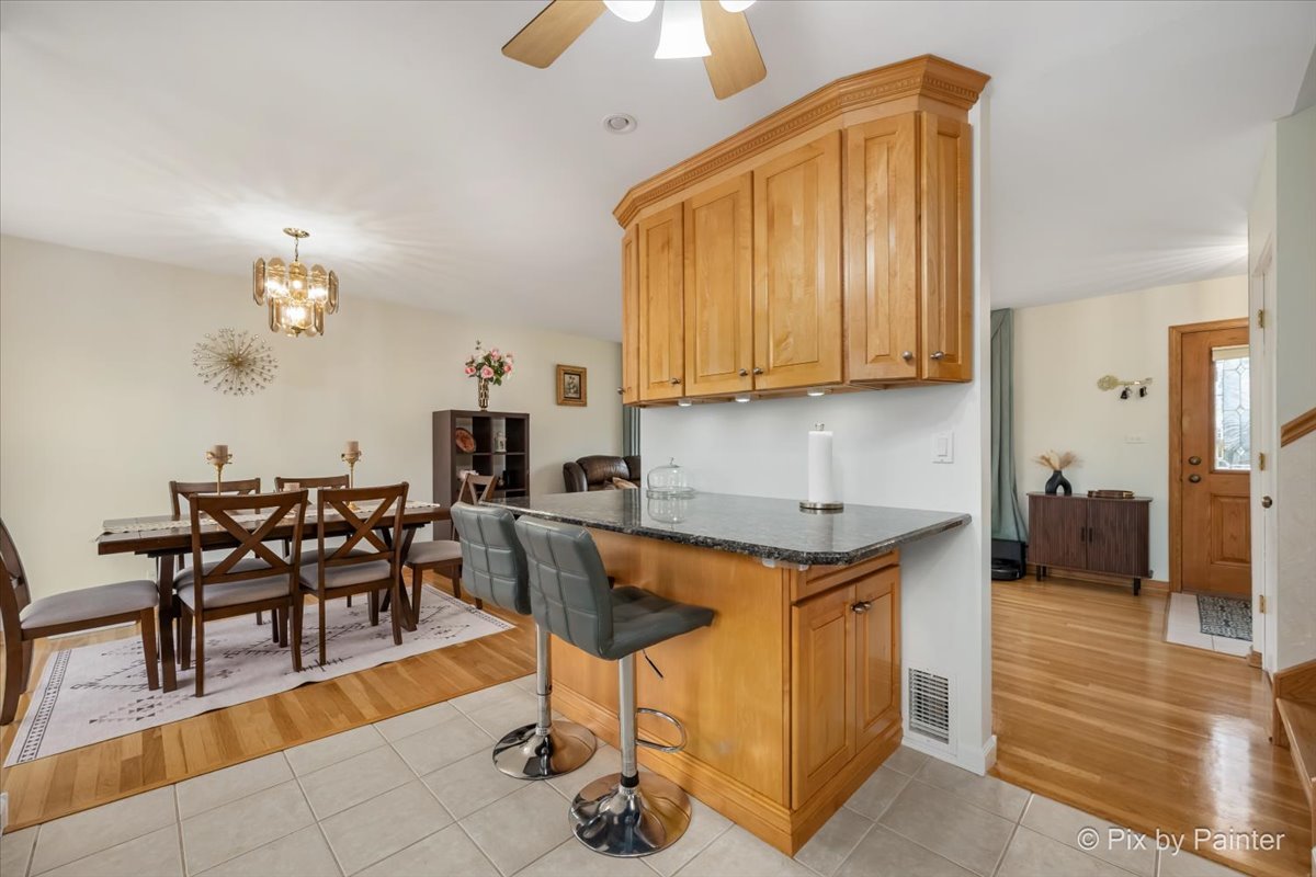 458 N 5th Avenue, Des Plaines, IL 60016