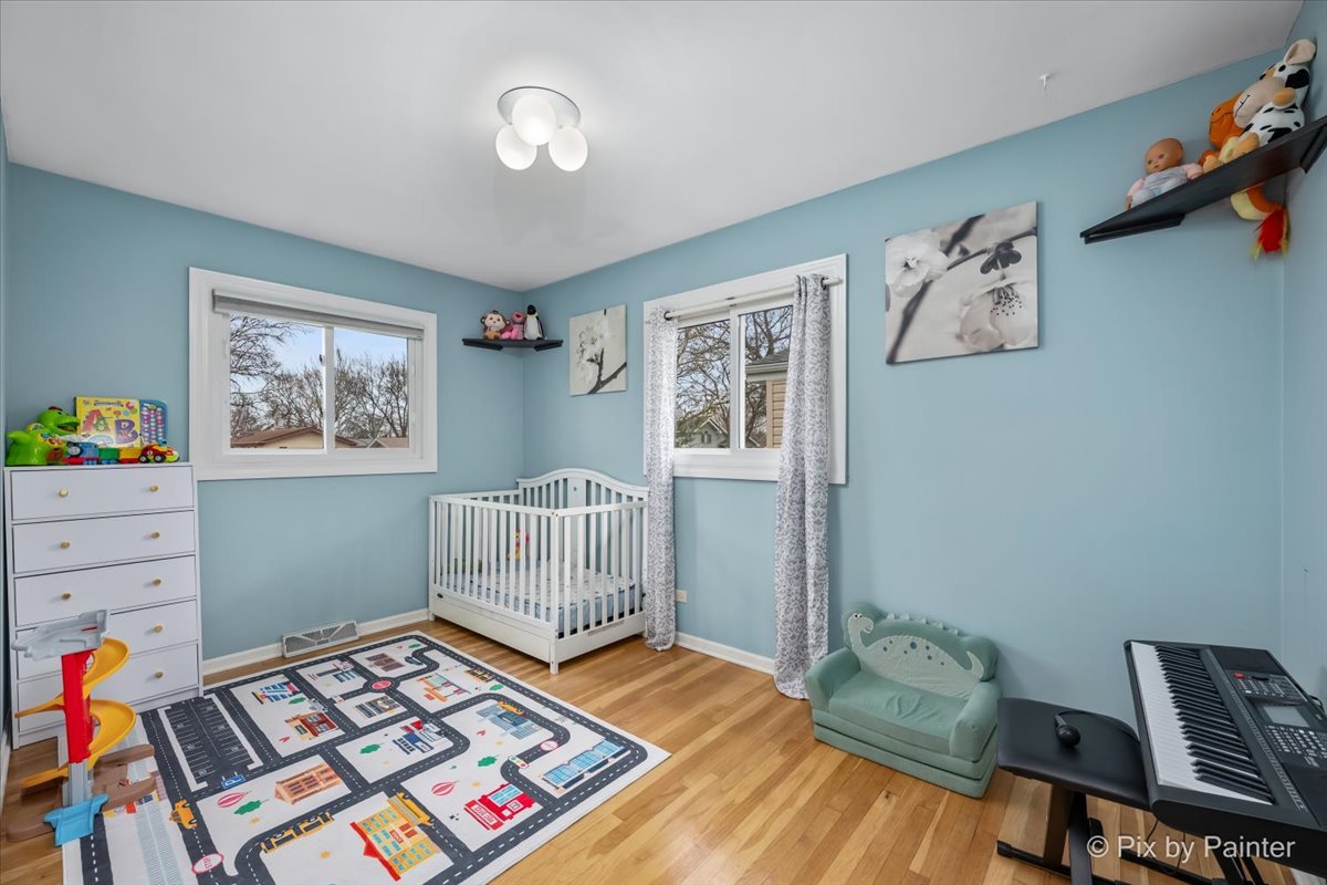 458 N 5th Avenue, Des Plaines, IL 60016