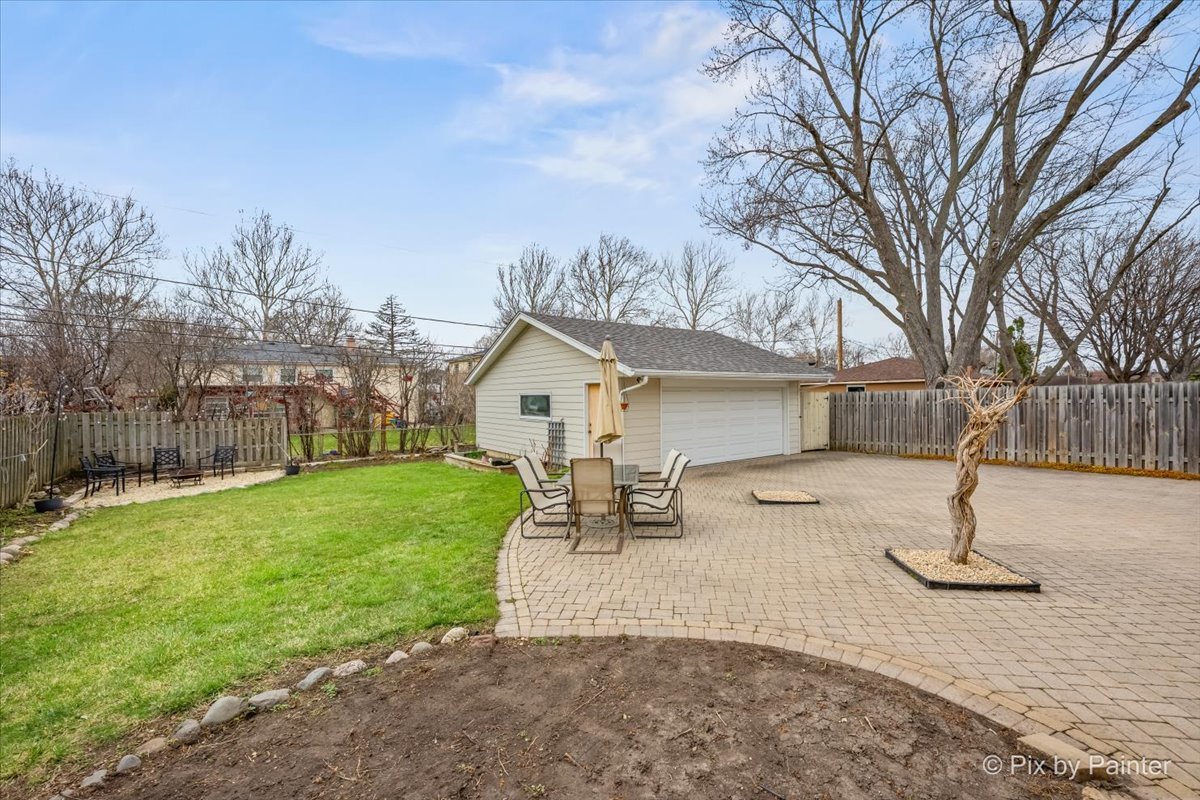 458 N 5th Avenue, Des Plaines, IL 60016