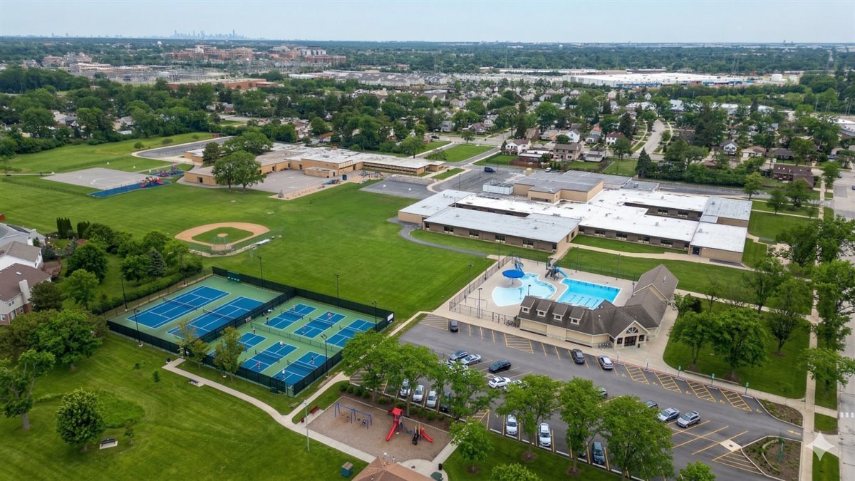 458 N 5th Avenue, Des Plaines, IL 60016