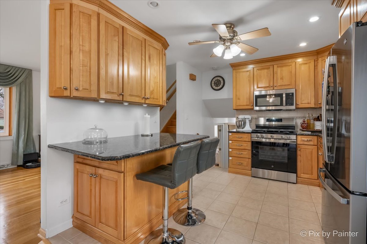 458 N 5th Avenue, Des Plaines, IL 60016