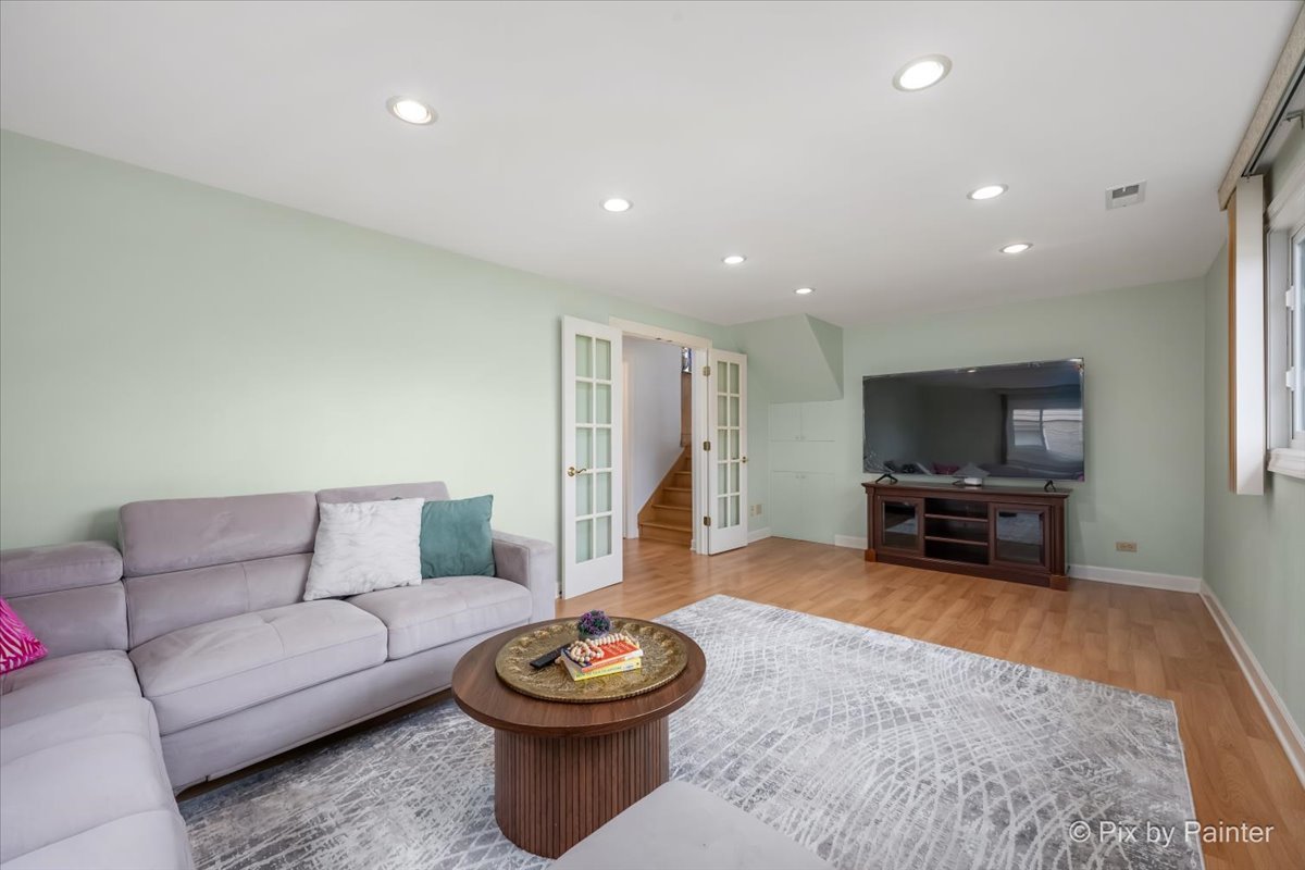 458 N 5th Avenue, Des Plaines, IL 60016