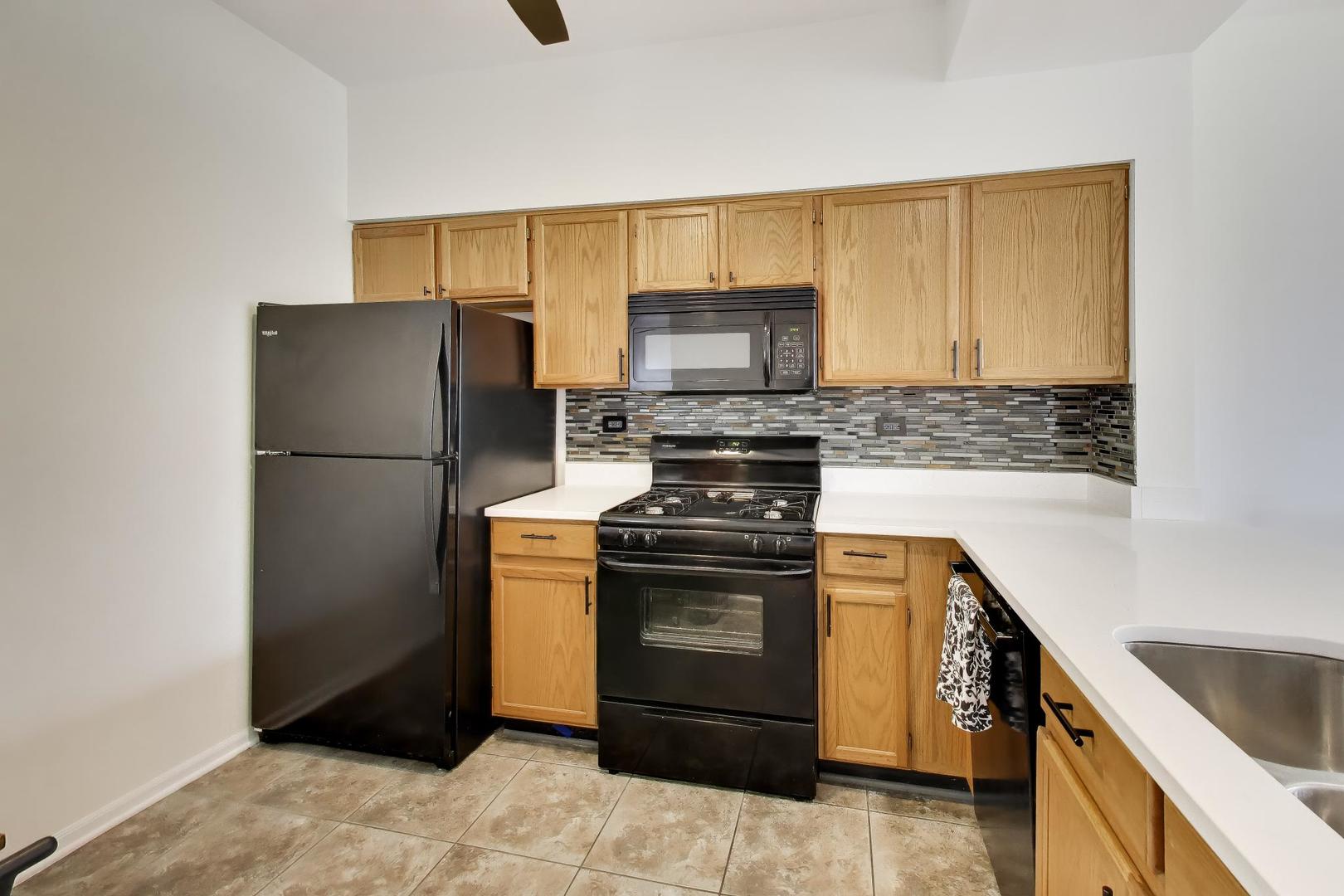 17804 W Braewick Road, Gurnee, IL 60031