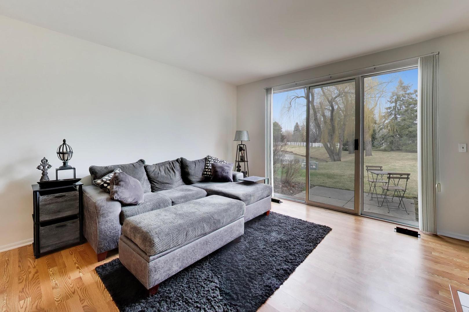 17804 W Braewick Road, Gurnee, IL 60031